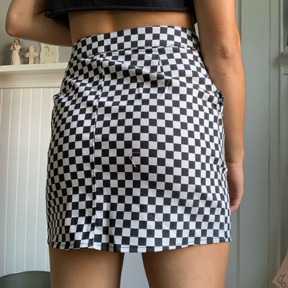 Checkered Mini Skirt - Picture 3 of 5